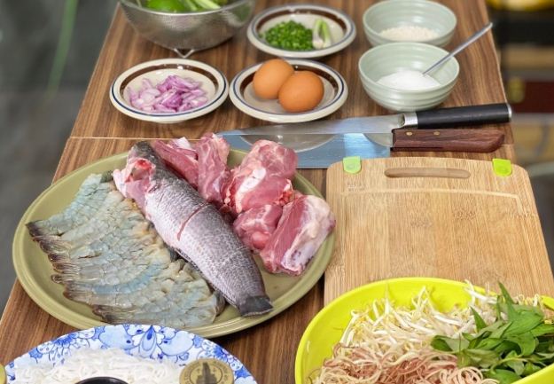 bun-ca-noodle-soup-with-fish-mekong-delta-vietnam-2